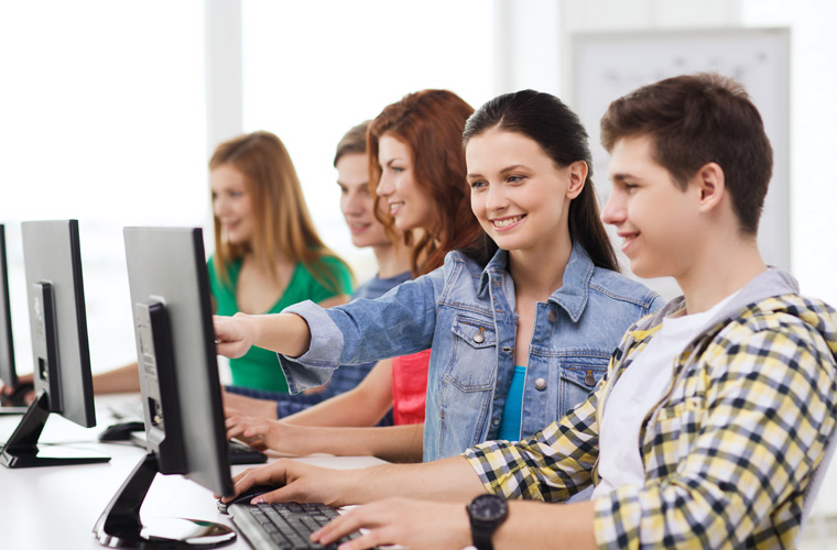 数字化教育中台架构图，代表信息化互联互通